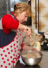Priprava bizeljskega ajdovega kolača (1)