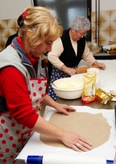 Priprava bizeljskega ajdovega kolača (4)
