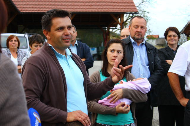 Minister Židan na Bizeljskem z župani v toči prizadetih občin.
