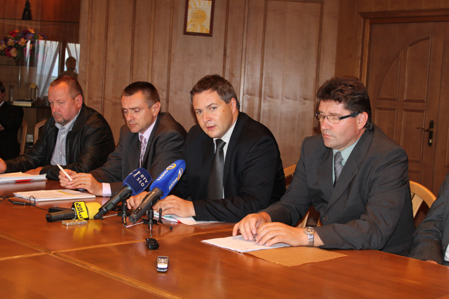 Minister Židan na Bizeljskem z župani v toči prizadetih občin.