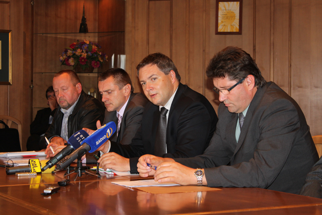 Minister Židan na Bizeljskem z župani v toči prizadetih občin.