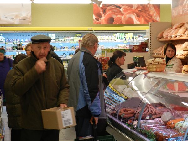 Nov Tušev market Štrausovih