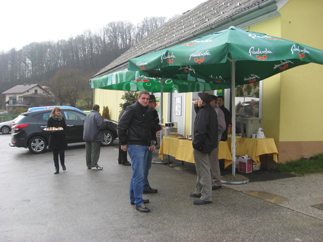 Nov Tušev market Štrausovih