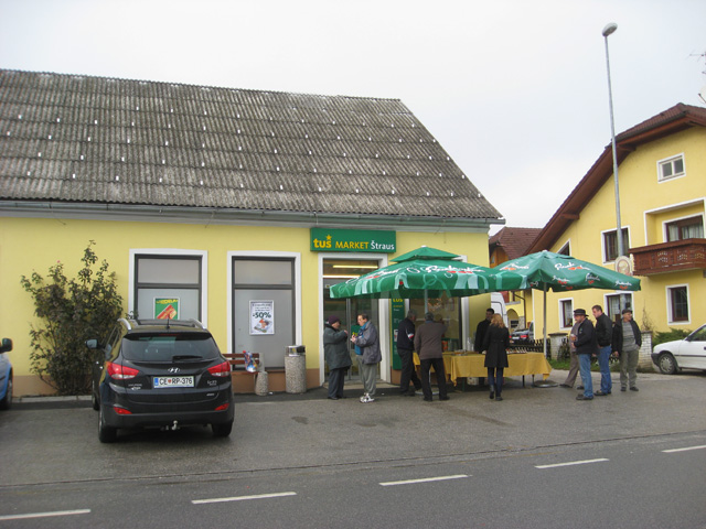 Nov Tušev market Štrausovih