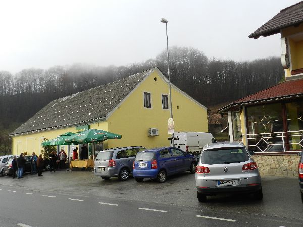 Nov Tušev market Štrausovih