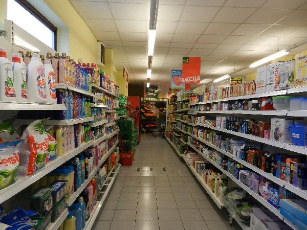 Nov Tušev market Štrausovih