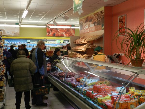 Nov Tušev market Štrausovih