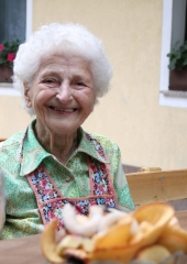 90 let Marije Kelher (10)