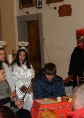 Miklavž je obiskal otroke na Bizeljskem 2016 (7)