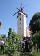Postavljanje-klopotca-Bizeljsko-2024-15